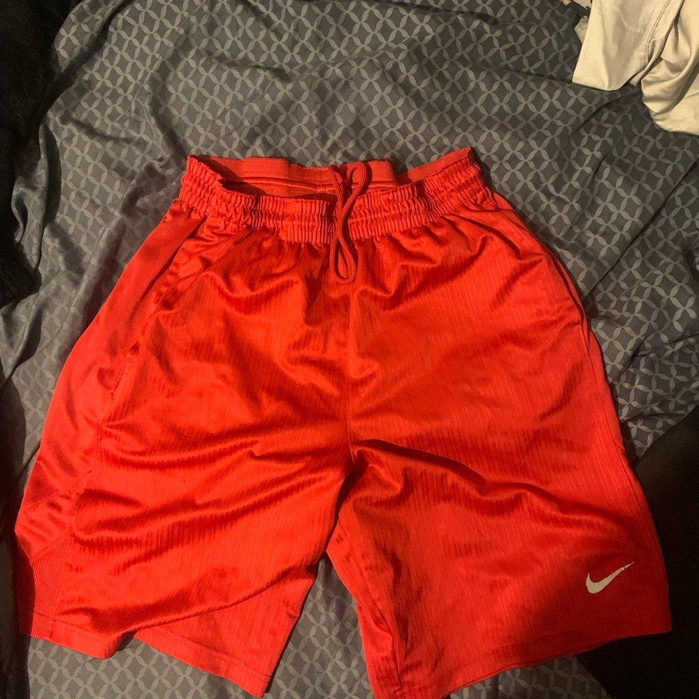Nike Dri-FIT Red Athletic Shorts – Men’s Medium Lightweight Gym Wear